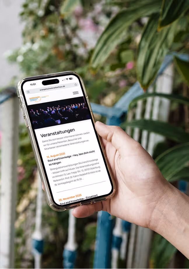 Website des Evangelischen Krankenhauses Oldenburg auf einem iPhone