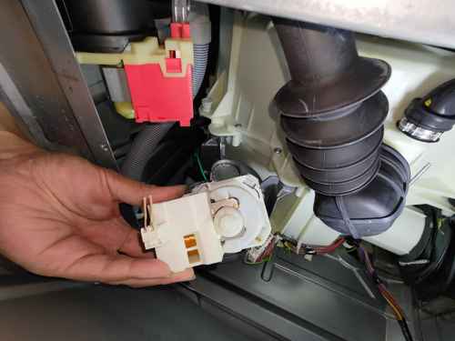出現故障碼E06,無法排水🔧Siemens西門子二合一洗衣乾衣機 WD14D366HK/03