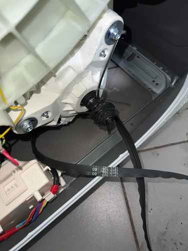 出現故障碼E12,爛皮帶🔄Whirlpool惠而浦前置式洗衣機 WRAL85411