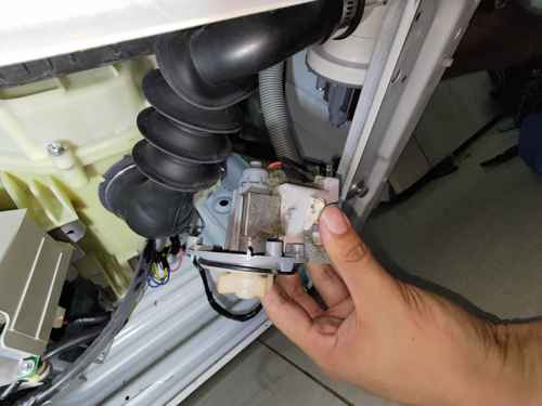 不排水,出現故障碼 Err2⚙️Cristal尼斯牌二合一洗衣乾衣機 WDC1260FMW