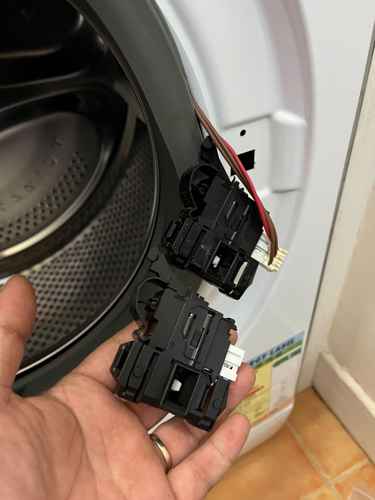 出現故障碼F06,不鎖門🚫Whirlpool惠而浦前置式洗衣機 CFCR80221
