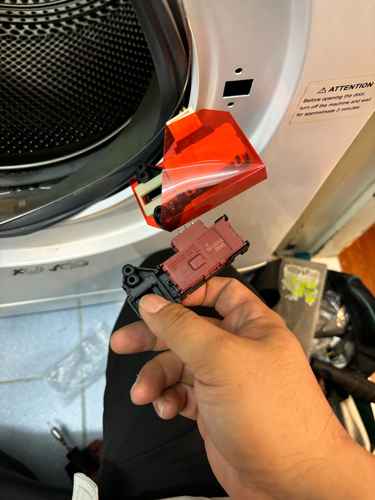 Philco洗衣機門鎖難題:客戶如何擺脫「拍打」困境?🚪