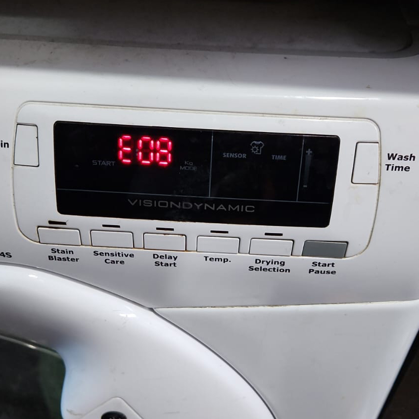 E08