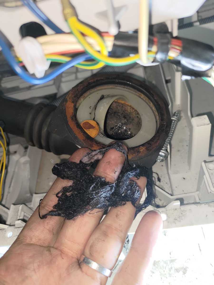 從棉繩失蹤到發熱器纏繞，這部Brandt WTD系列洗衣機的隱患如何解？ 🤔