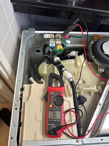 為何一啟動就報HOT?三星WD系列洗衣機入水掣故障現身 🌀