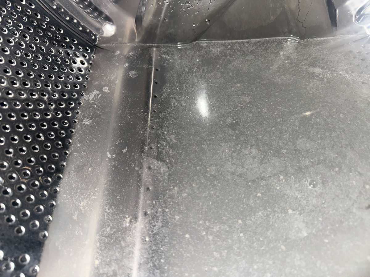 清洗專員破解異味密碼：譚小姐家的這部Siemens前置式洗衣機內的隱形殘渣🫧