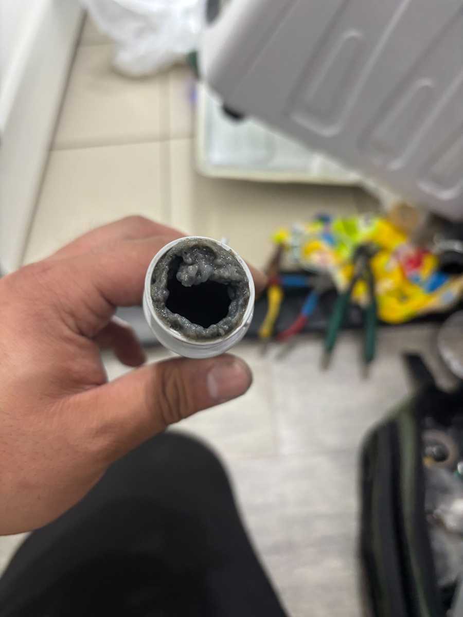 這部Panasonic NA系列前置式洗衣機U11故障,柔順劑殘留引發排水隱憂💧
