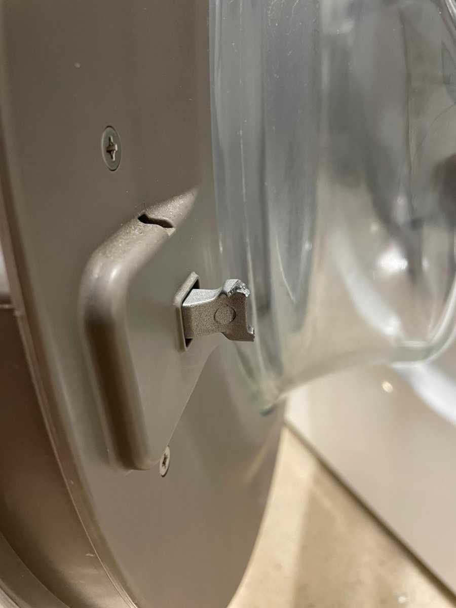 換了門勾還是關不了？這部LG WF系列洗衣機真相竟藏在門鎖掣中 🤔