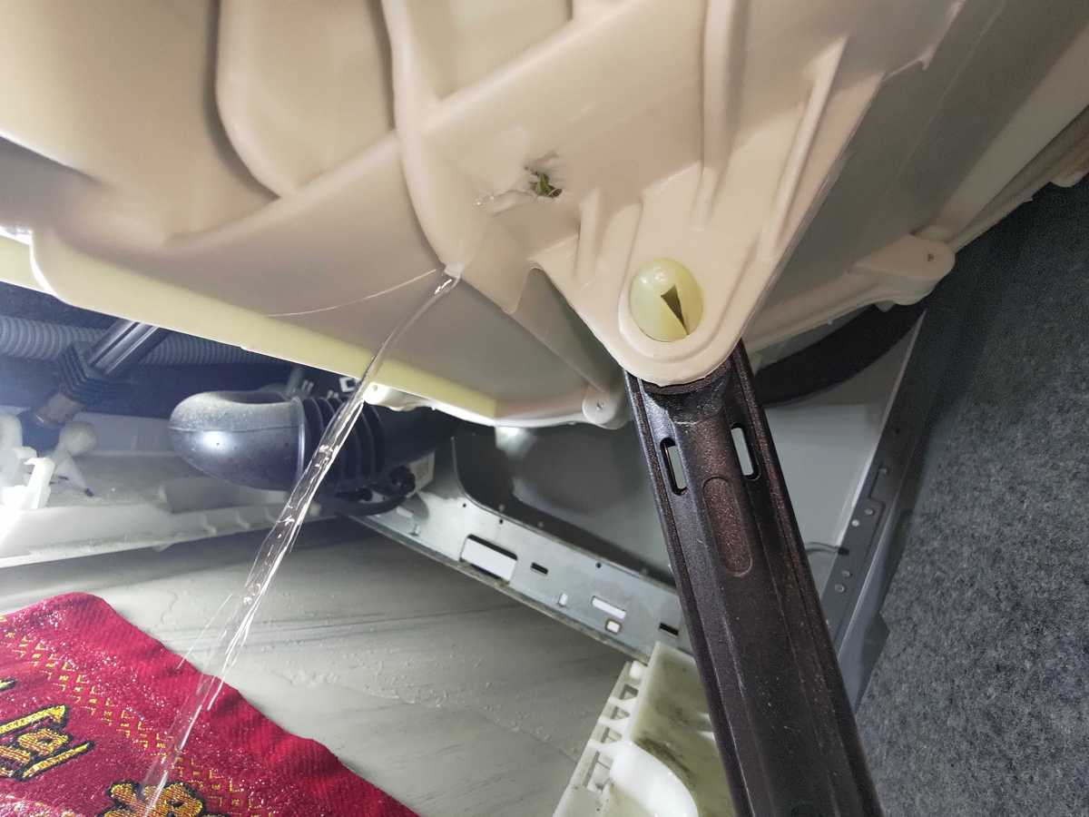 口袋裡的硬幣竟讓這部LG WF系列洗衣機爆外缸報廢？楊小姐的慘痛教訓🪙｜維修個案