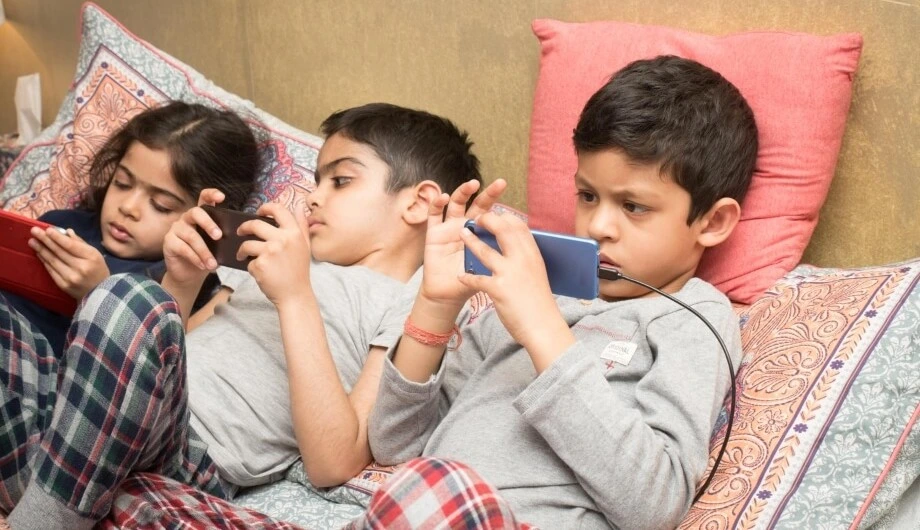 Mobile addicted child