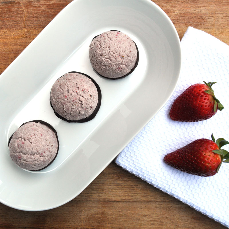 Strawberry Macaroons Recipe | Risa Groux Nutrition