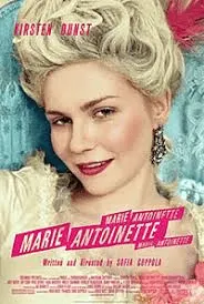Cartaz do filme Marie Antoinette, dirigido por Sofia Coppola e estrelado por Kirsten Dunst, que retrata a vida da rainha francesa antes da Revolução.