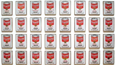 Obra com múltiplas latas de sopa Campbell organizadas em padrão repetitivo, associada à pop art