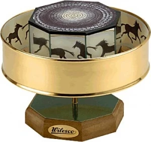 Praxinoscópio, dispositivo óptico com espelhos que cria a ilusão de movimento a partir de imagens sequenciais