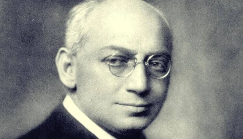 Sándor Ferenczi em retrato em preto e branco, com óculos redondos