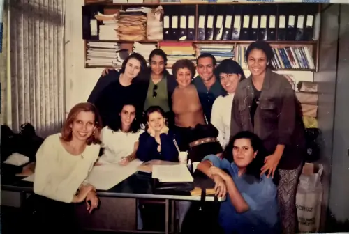 Tatiana Paranaguá ao lado de colegas da faculdade de Psicologia