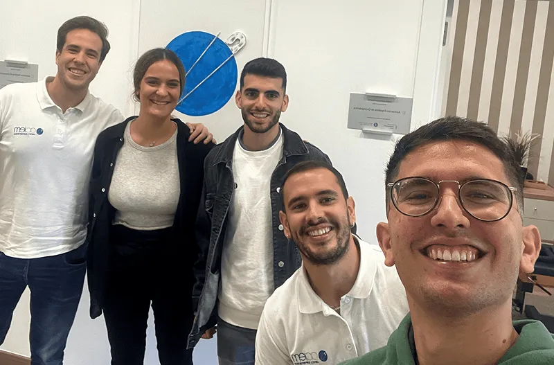 QuiroAds team with the owners of the Aciem clinic