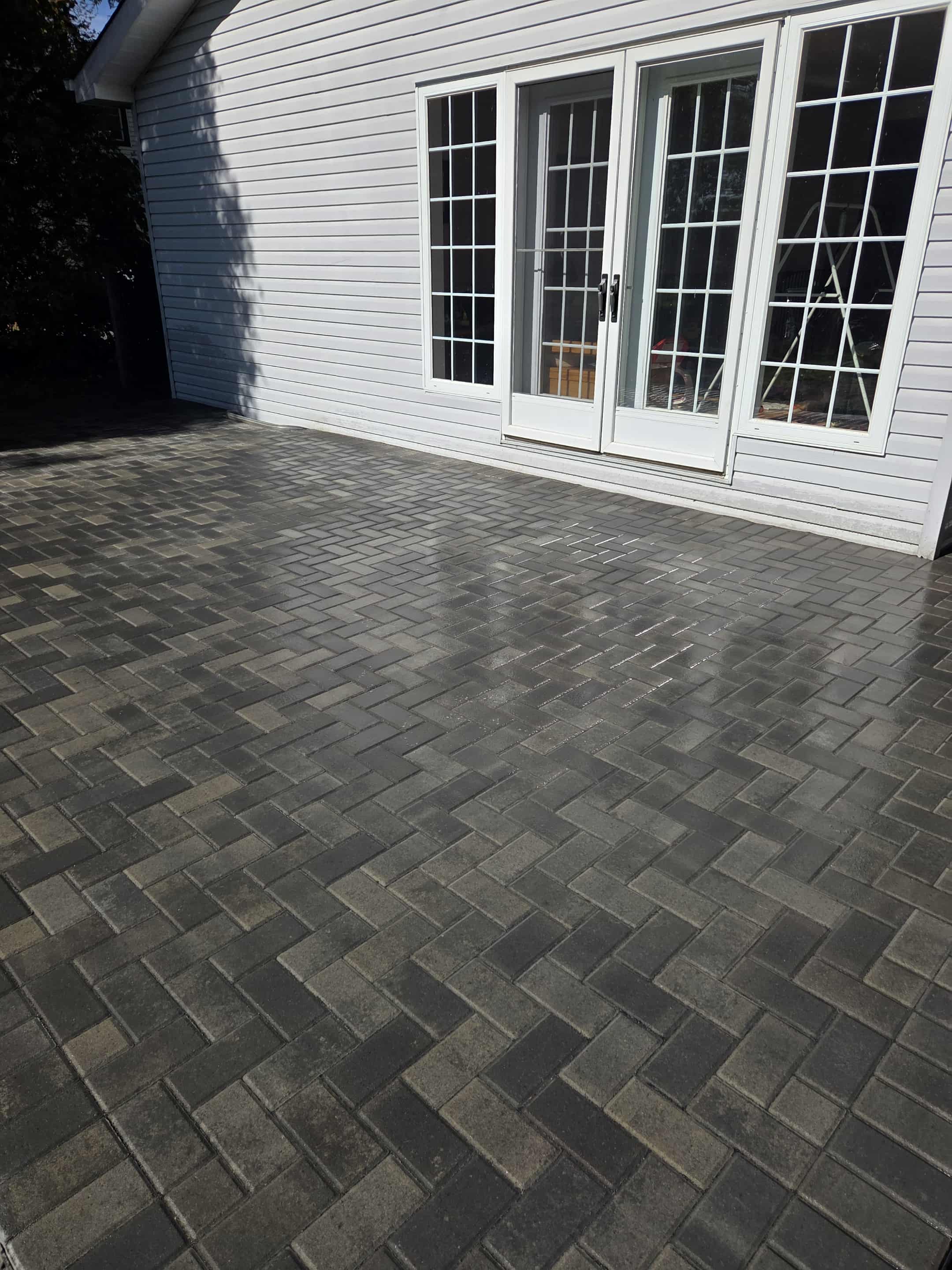 Dark toned interlocking back patio