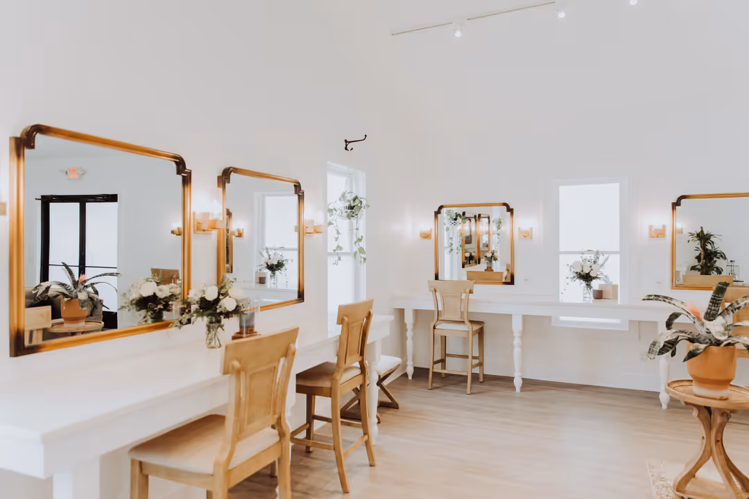 Bridal suite and getting-ready space at Ivy House event venue in Saugatuck, Michigan