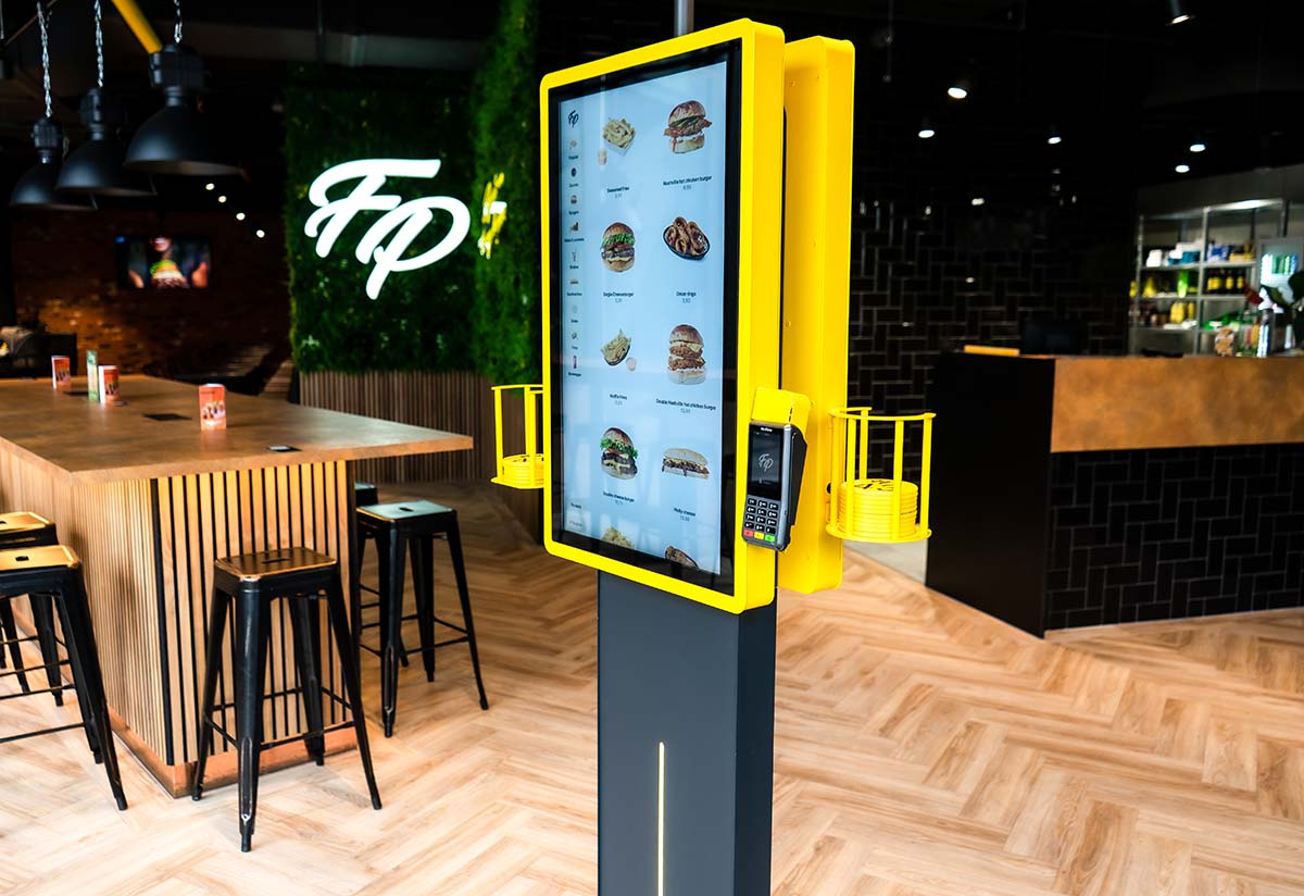 Dubbelzijdige Kiosk Onesix bij Fat Phills Hoofddorp