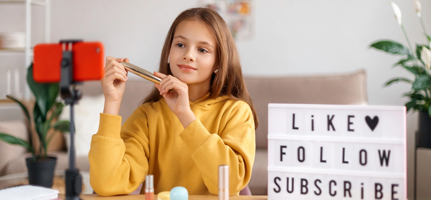  Kid influencer recording a video