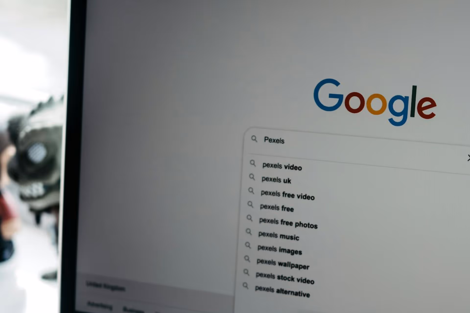 Google SERPs auto suggestions 