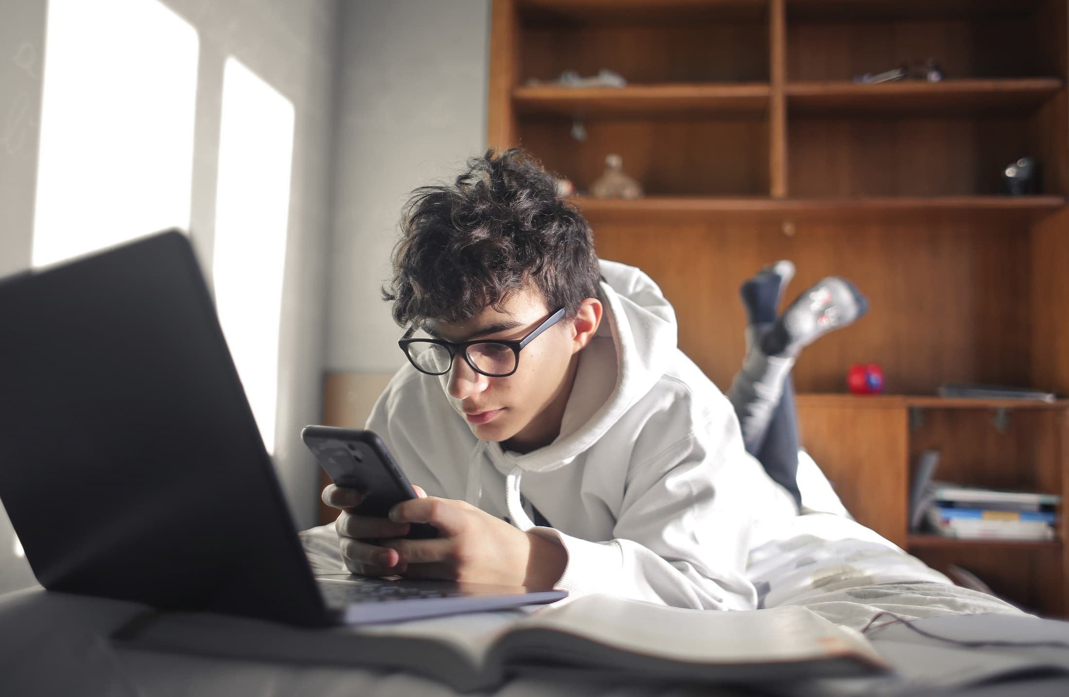 Como reduzir o tempo de tela para proteger sua visão e sua saúde mental