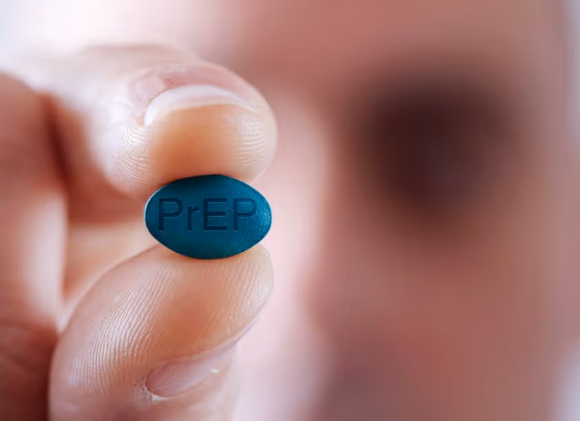 Entenda o que é PrEP e PEP e como esses medicamentos são usados para prevenir o HIV