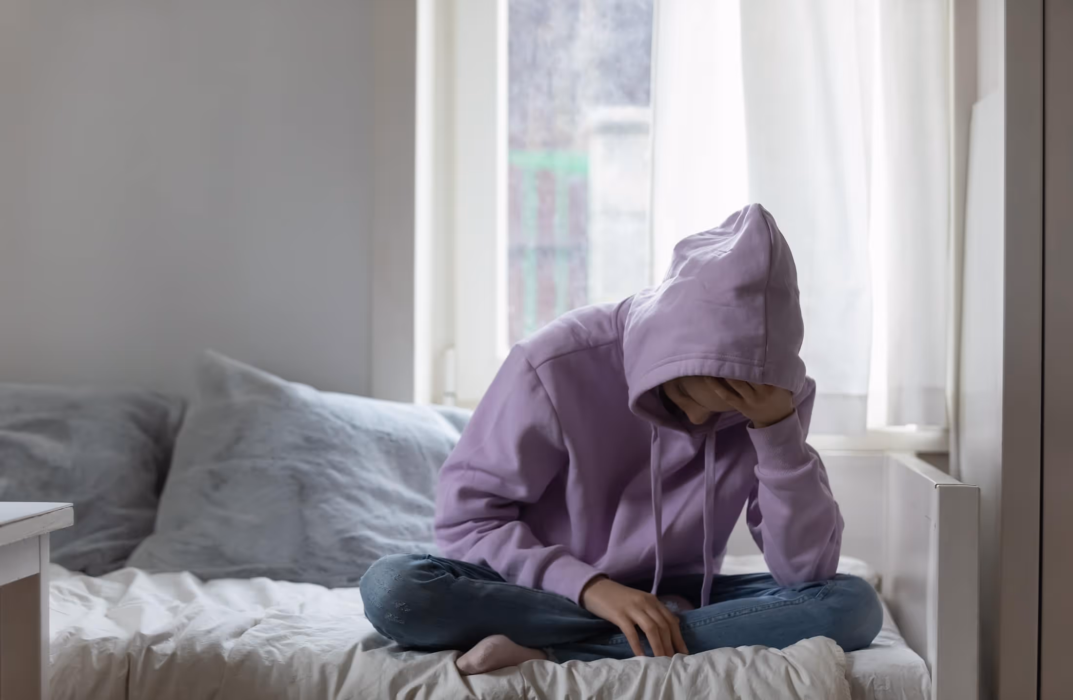 Como o trauma na infância persiste ao longo da vida adulta