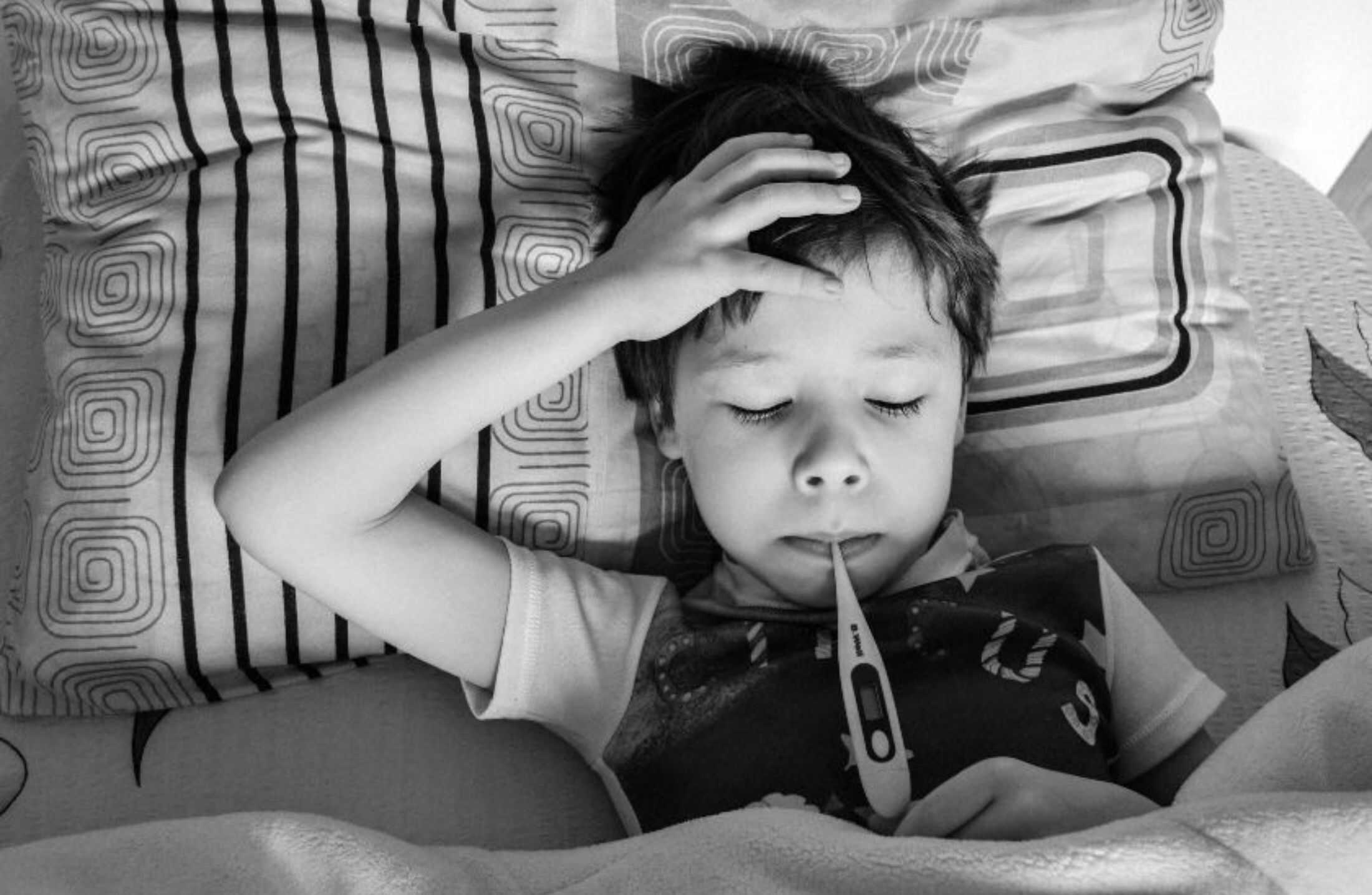 Meningite: sintomas, tipos, vacinas e sinais de urgência