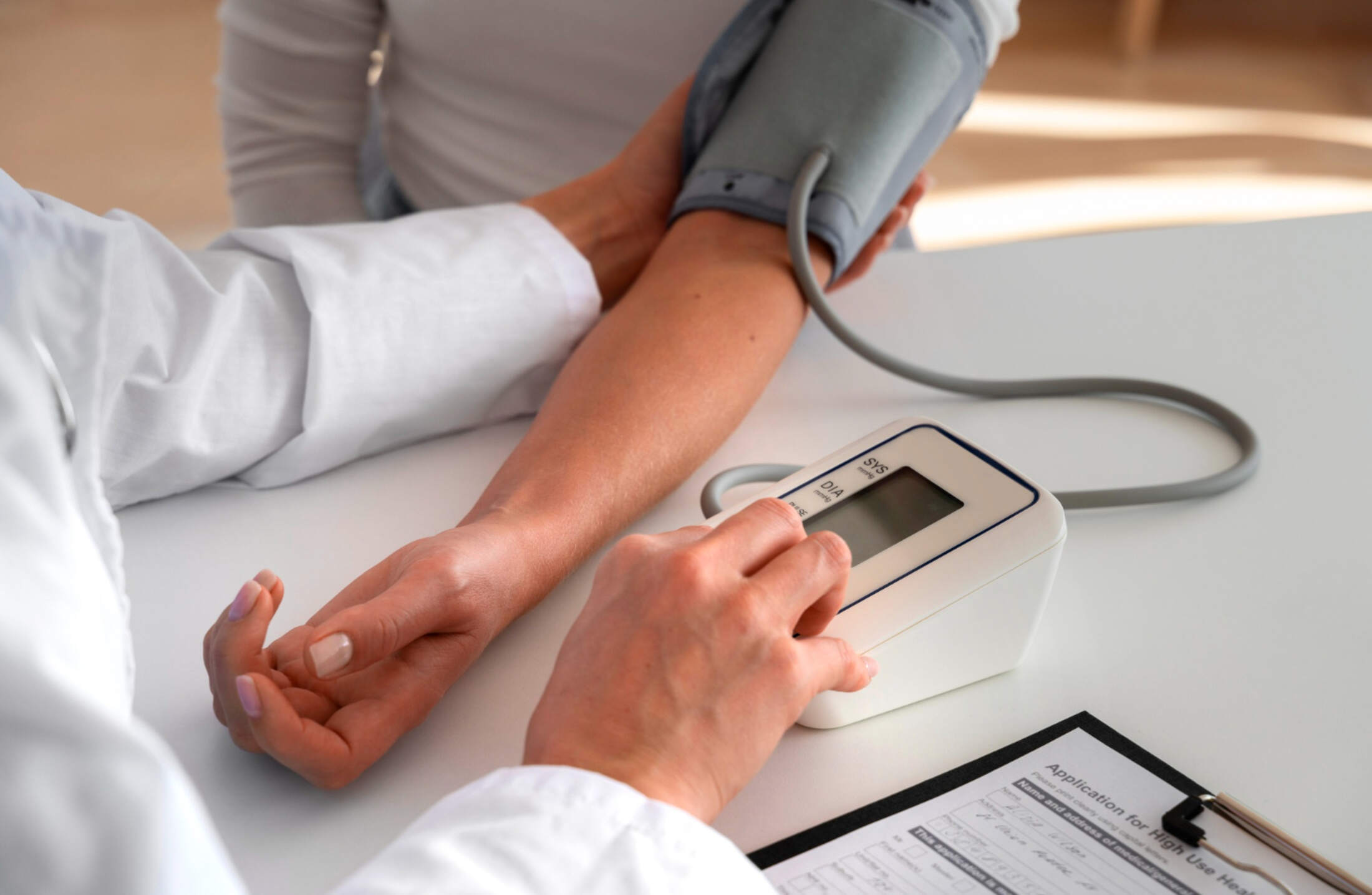 Como medicamentos controlam a pressão arterial?