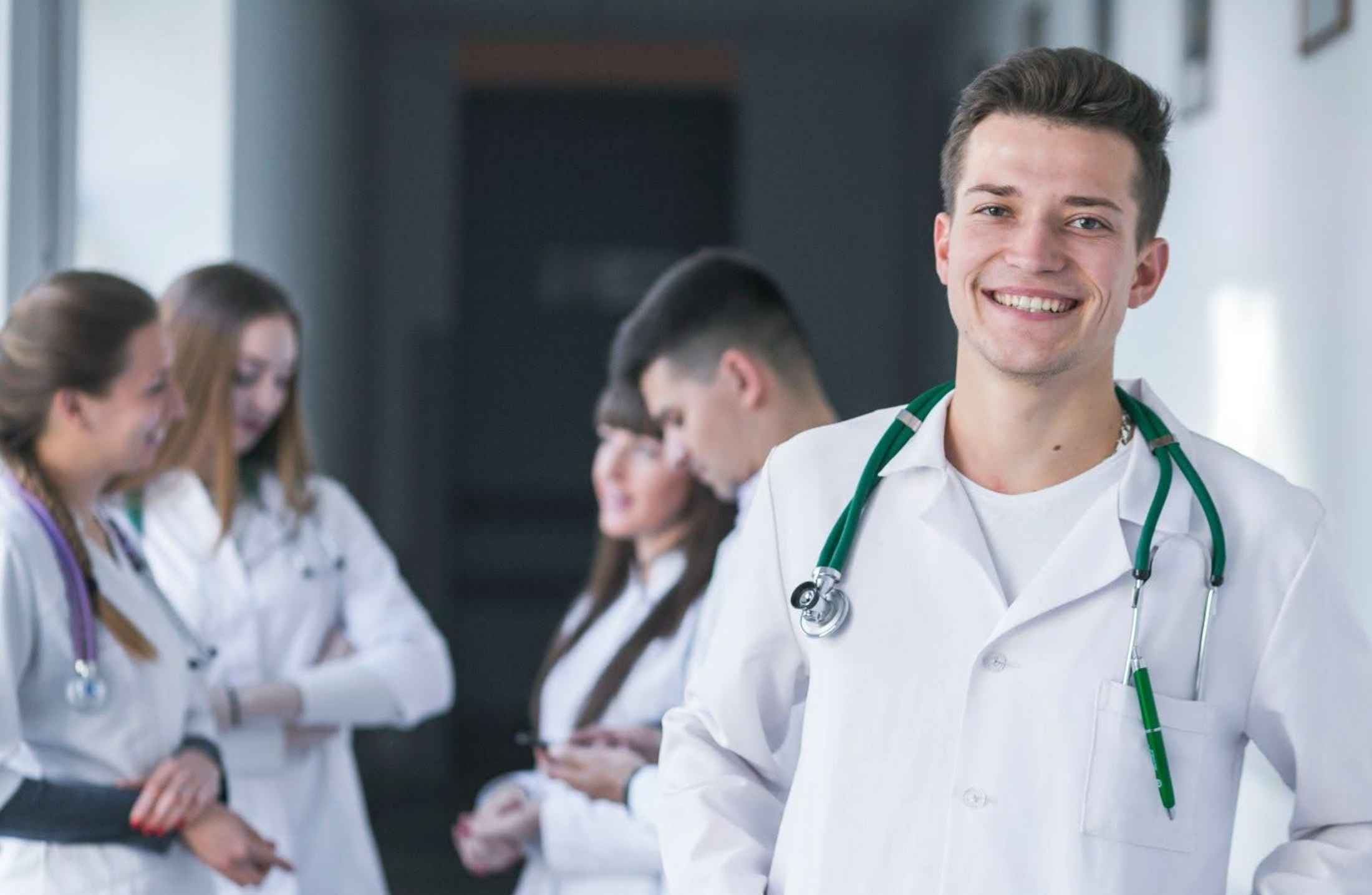 Como conseguir bolsas de estudo para Medicina particular
