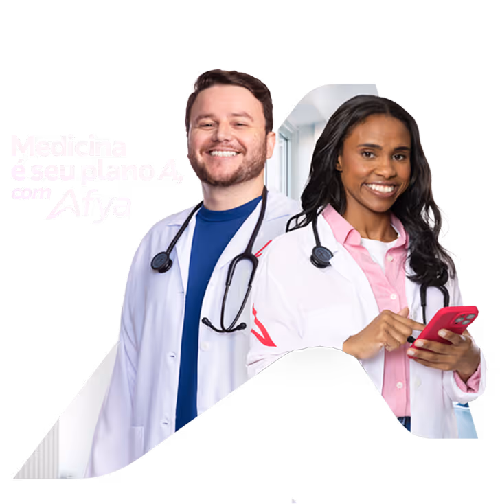 Dois médicos sorridentes com jalecos brancos e estetoscópios, uma mulher segurando um celular, com texto ao lado dizendo Medicina é seu plano A com Afya.