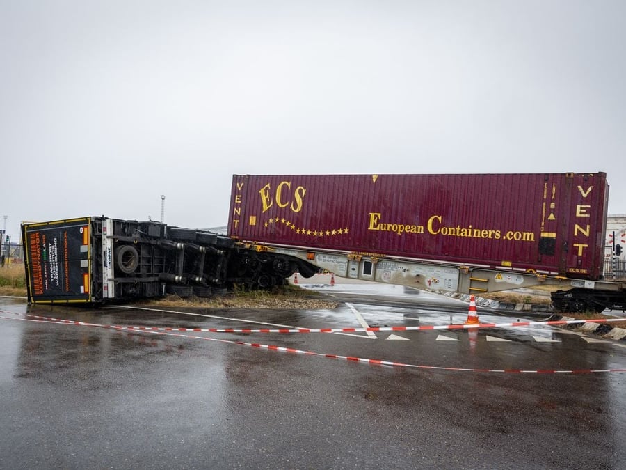 Collision train and truck Terminal Rotterdam