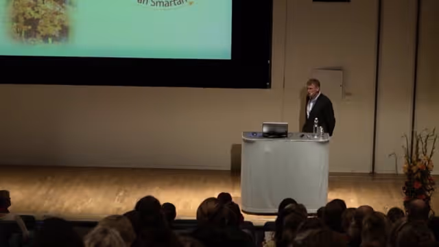 Thomas Hansson, överläkare. Anette Augustsson, leg. sjukgymnast. Christina Engstrand, leg. arbetsterapeut. Hand och Plastikkirurgiska kliniken, US Linköping