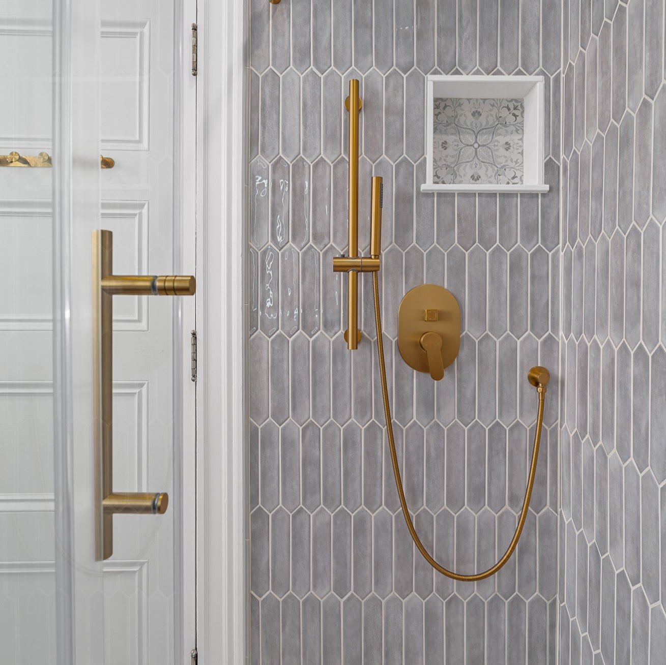 Beautiful and Elegant Pittsburgh Bathroom Remodel