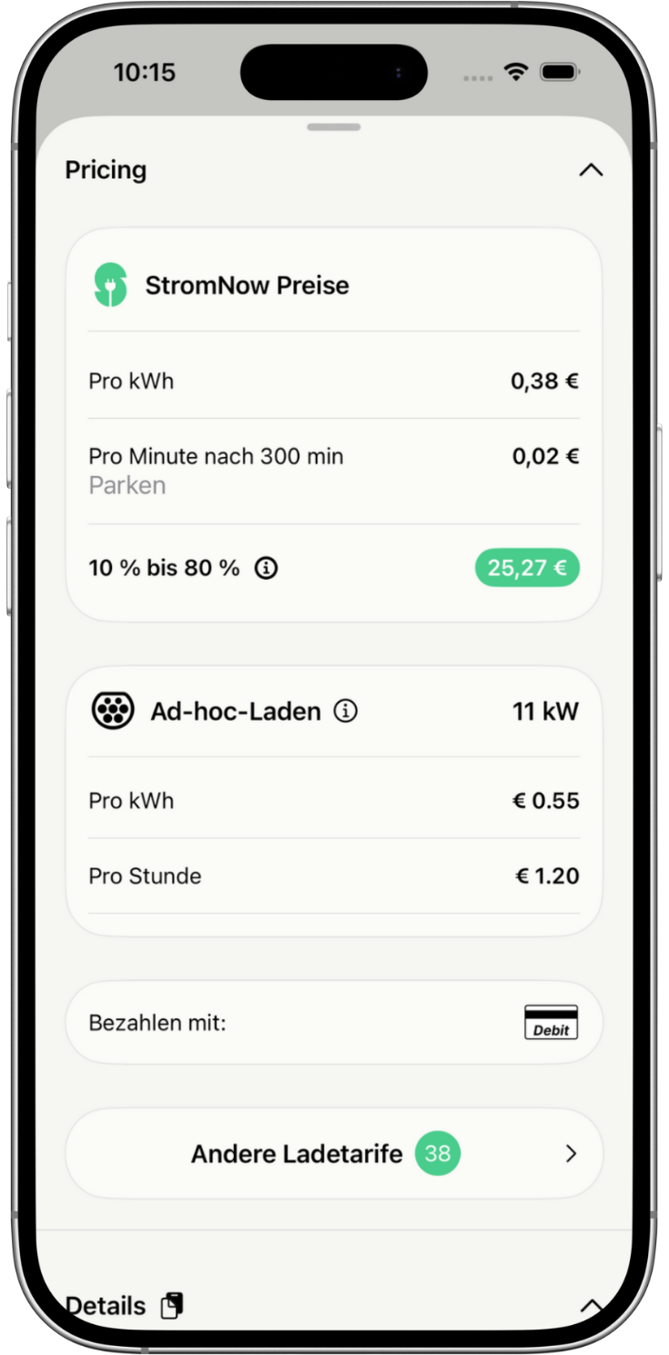Smartphone Bildschirm zeigt StromNow-Preise mit 0,38 Euro pro kWh, Parken kostet 0,02 Euro pro Minute nach 300 Minuten, Ad-hoc-Laden mit 11 kW kostet 0,55 Euro pro kWh und 1,20 Euro pro Stunde, Bezahlung mit Debitkarte, Schaltfläche für andere Ladetarife mit 38 Optionen.