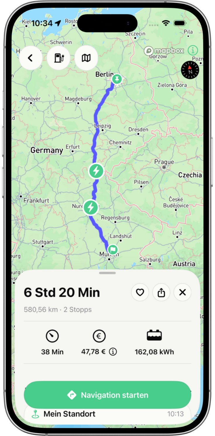 Karte zeigt eine Route von München nach Berlin mit zwei Ladestopps, Gesamtdauer 6 Stunden 20 Minuten, 580,56 Kilometer, 38 Minuten Ladezeit, Kosten von 47,78 Euro und 162,08 kWh Verbrauch. Schaltfläche Navigation starten unten.