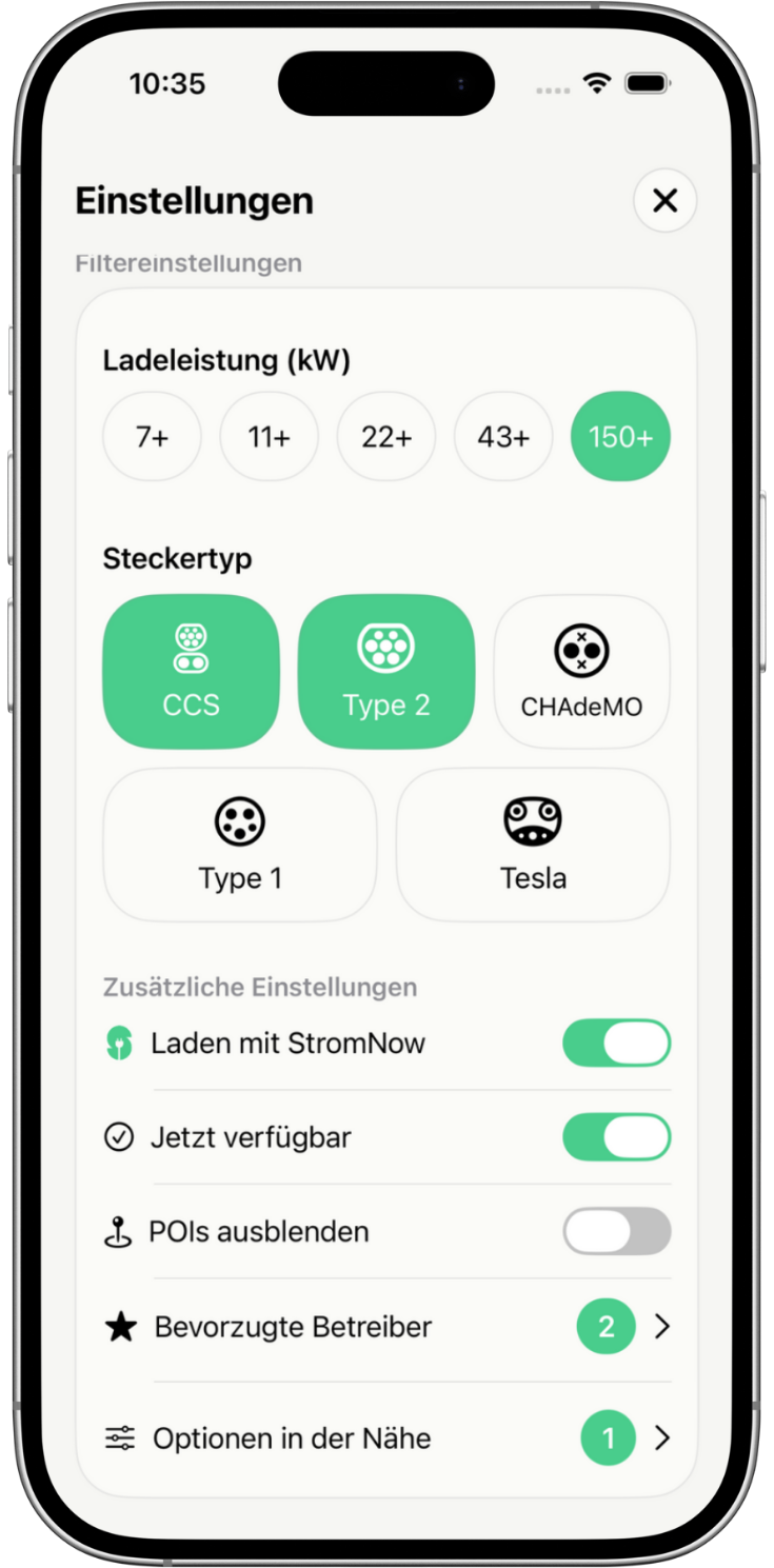 Einstellungen-Filtermenü einer Ladestation-App mit Optionen zur Ladespannung von 7+ bis 150+ kW, Steckertypen CCS, Type 2, CHAdeMO, Type 1 und Tesla, sowie zusätzlichen Einstellungen wie Laden mit StromNow, jetzt verfügbar, POIs ausblenden, bevorzugte Betreiber und Optionen in der Nähe.