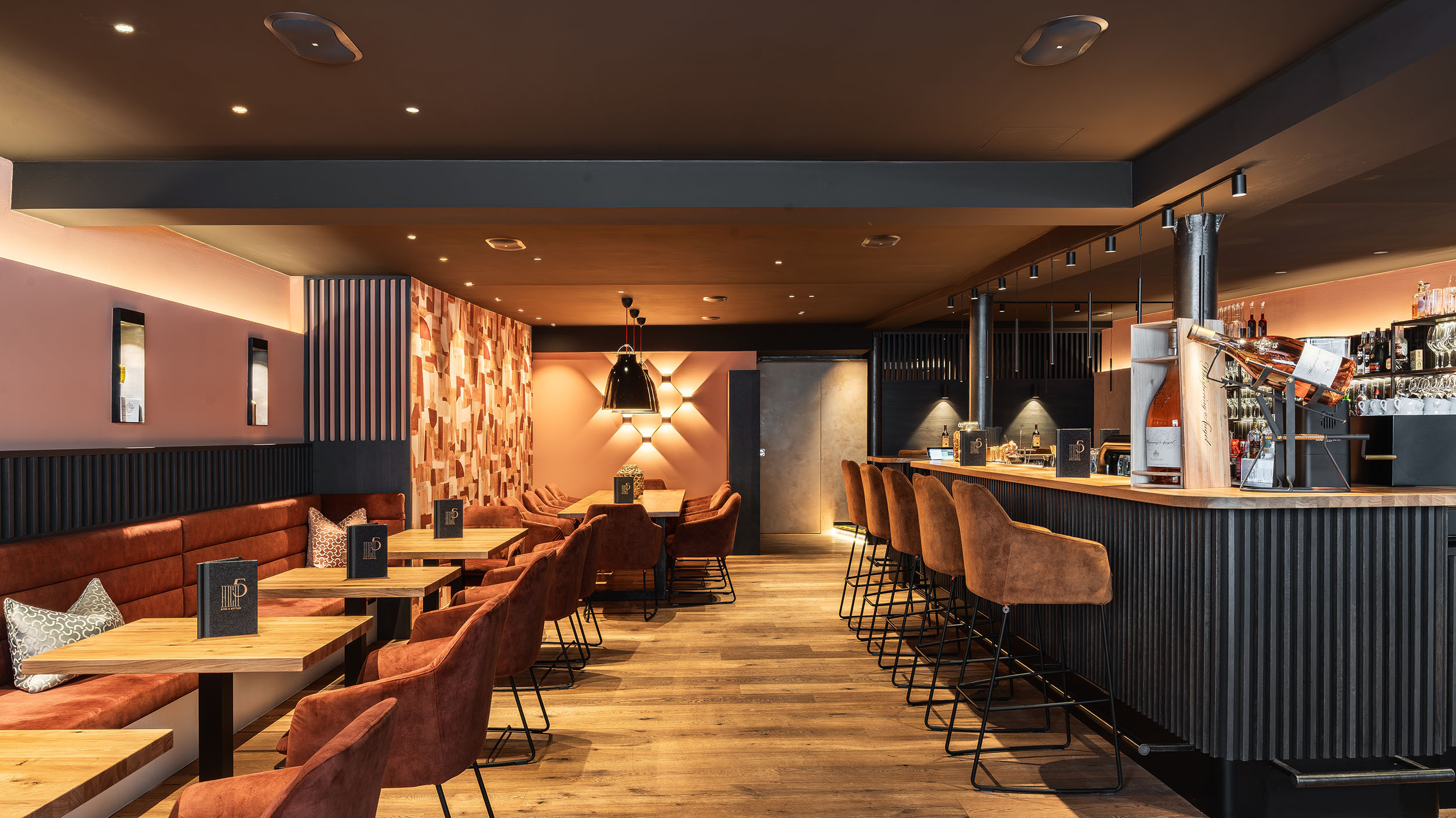 L5 • High 5 – Hospitality Photography & PR Support