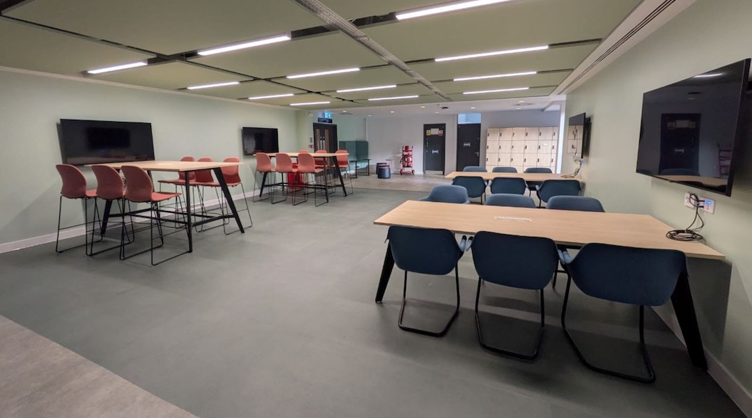 Explore a contemporary learning space in London with ergonomic seating and technology integration.