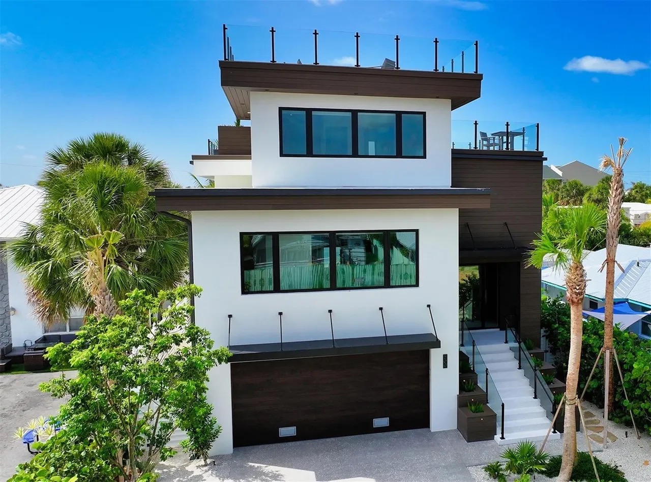 Knot A Basic Beach House