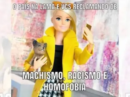 Meme da Barbie com casaco amarelo segurando celular e cachorro, com texto sobre machismo, racismo e homofobia