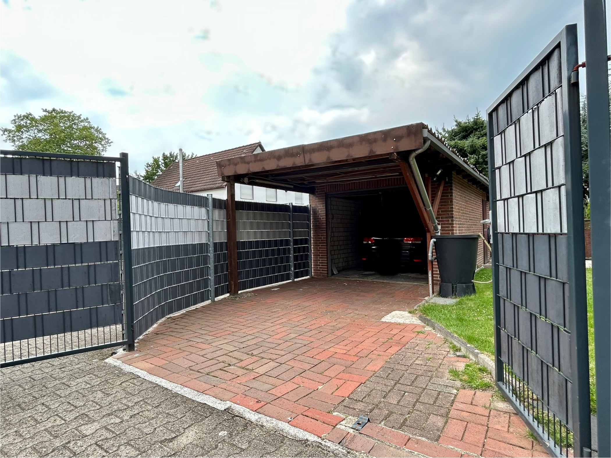 Zufahrt Garage