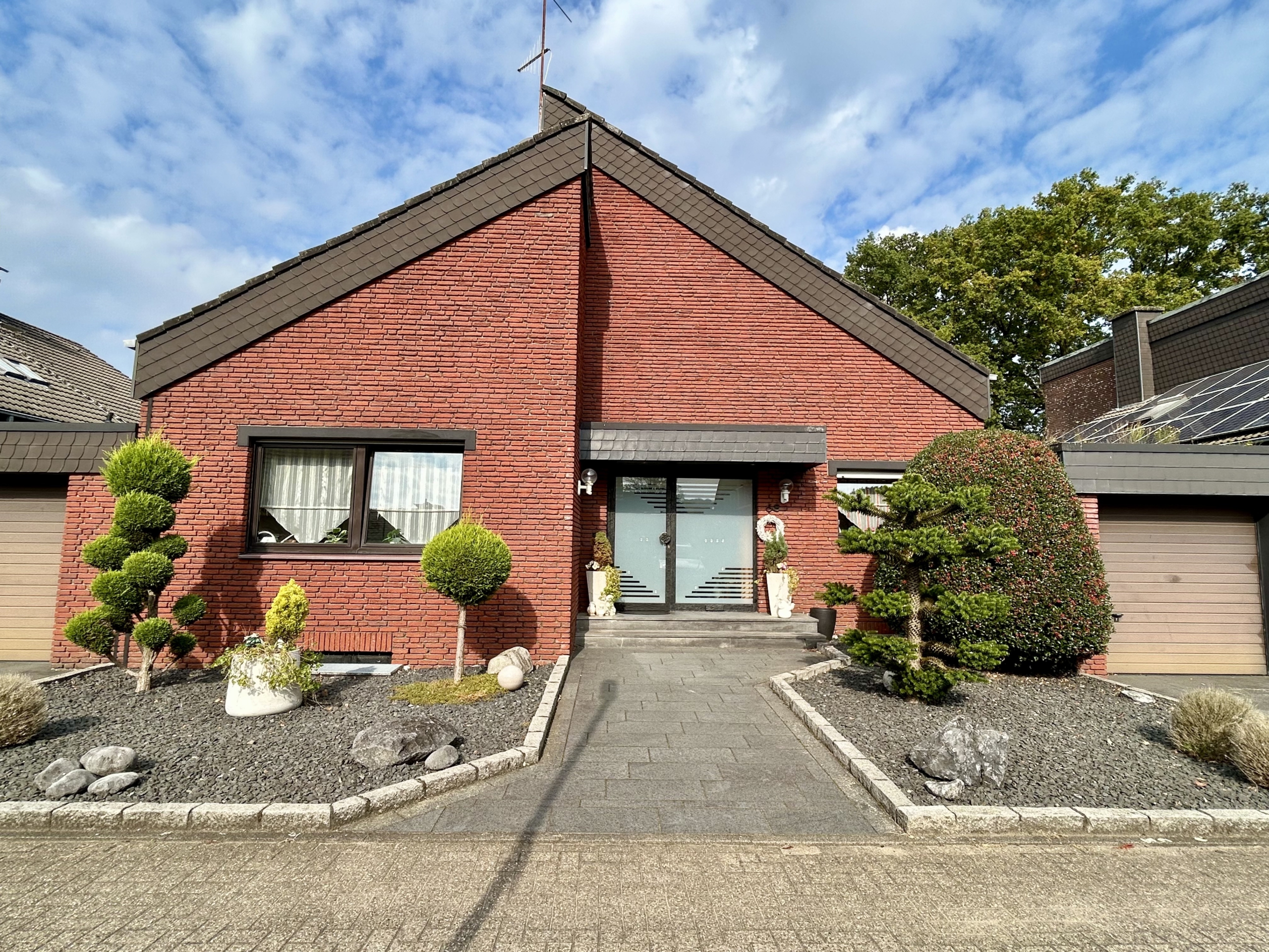 Reserviert – Einfamilienhaus mit Charme: 5 Zimmer, Kamin, Garten &amp; Doppelgarage in Schermbeck/Gahlen