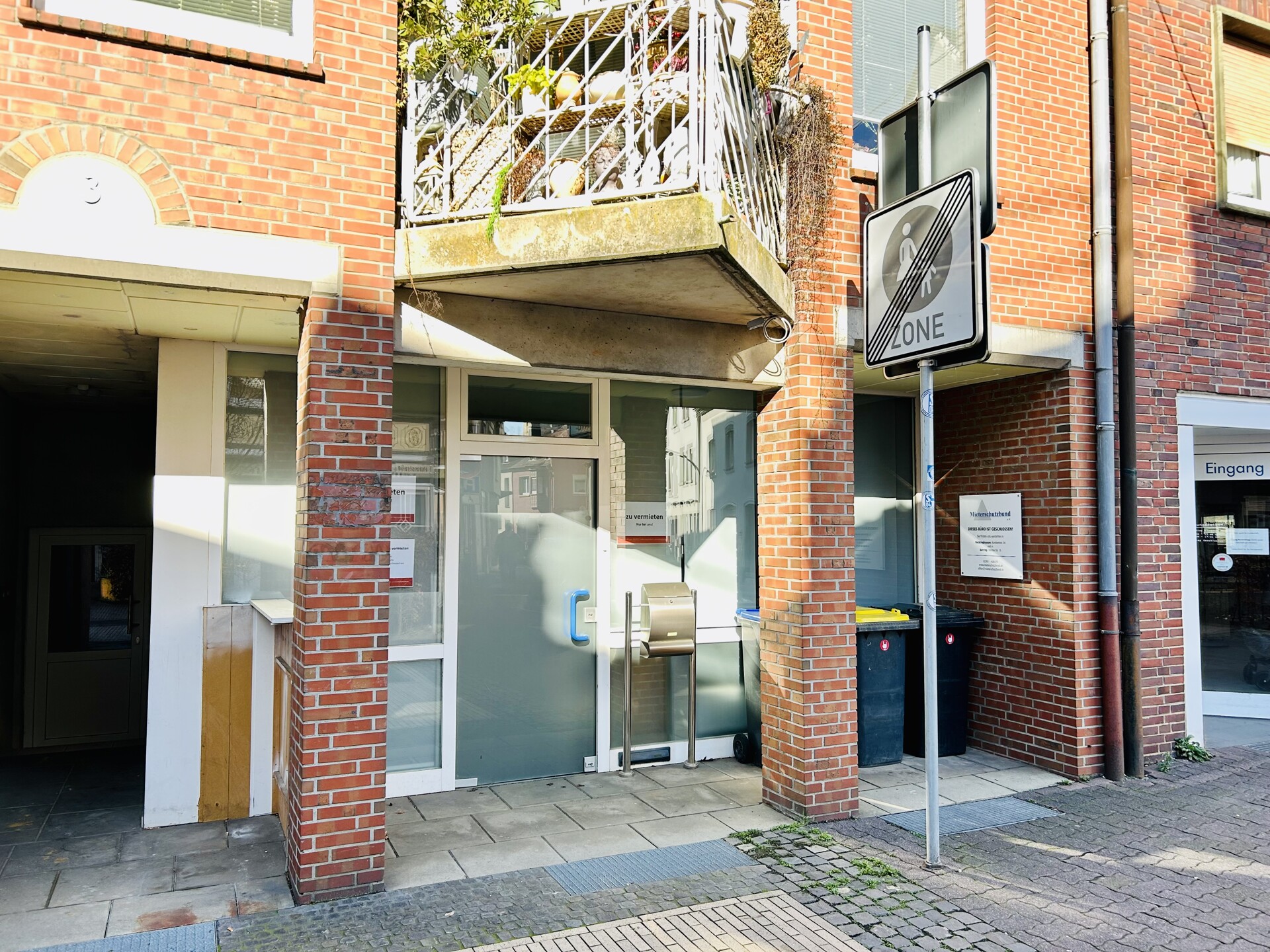 Krukenberg Immobilien Angebot Attraktive Bürofläche in Dorsten: 2 Räume, Küche & Rückzugsbereich im Hinterhof