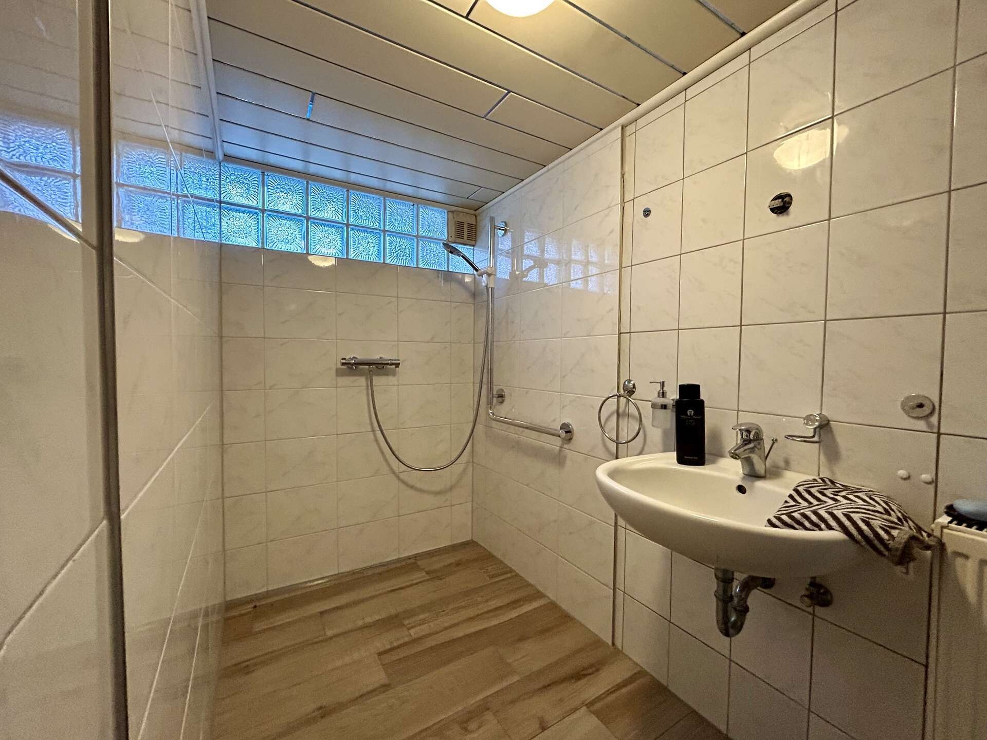 Badezimmer EG