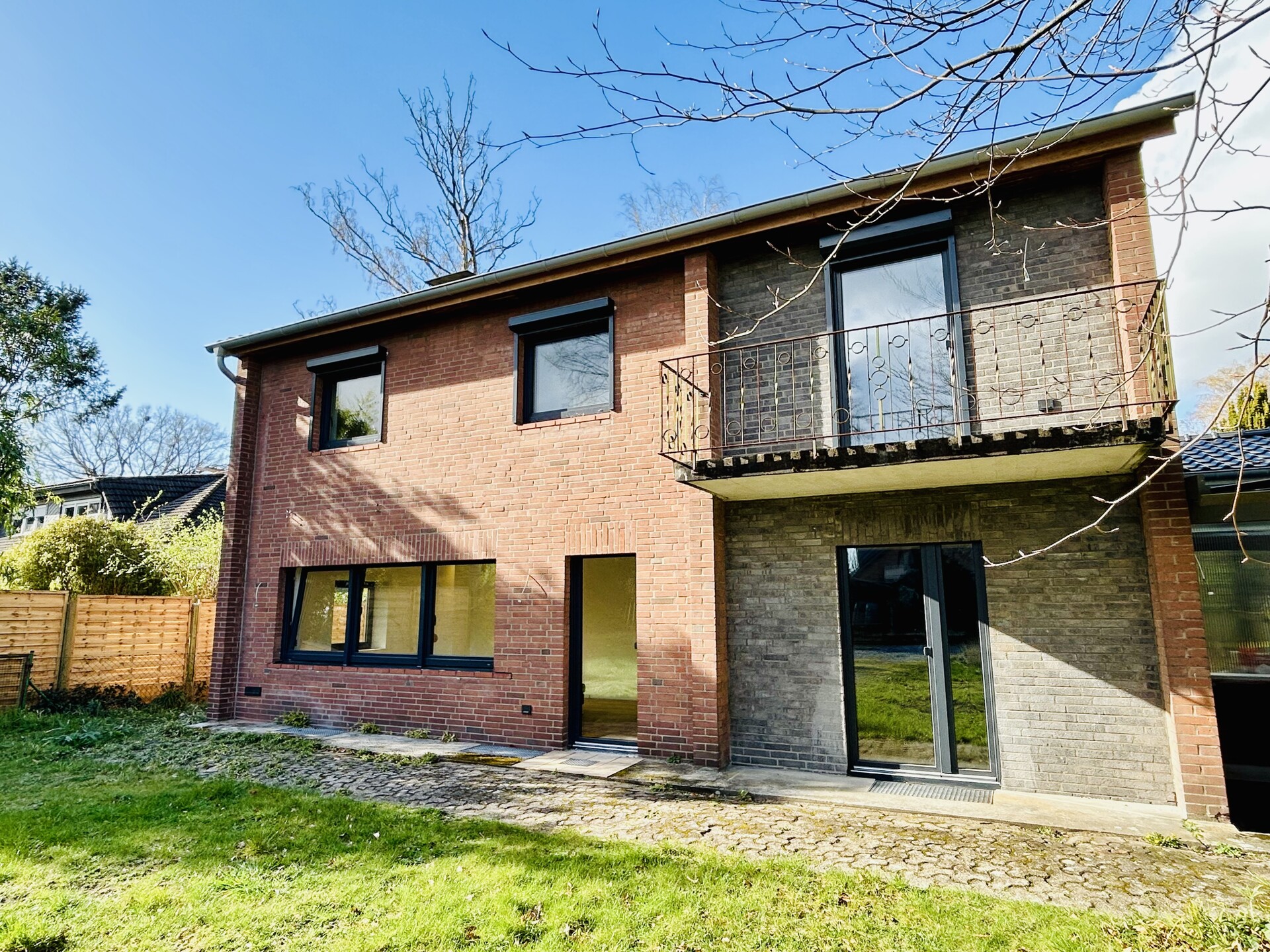 Kernsaniert &amp; nahezu neuwertig! Stilvolles EFH mit großem Grundstück in ruhiger Lage von Hünxe-Drevenack