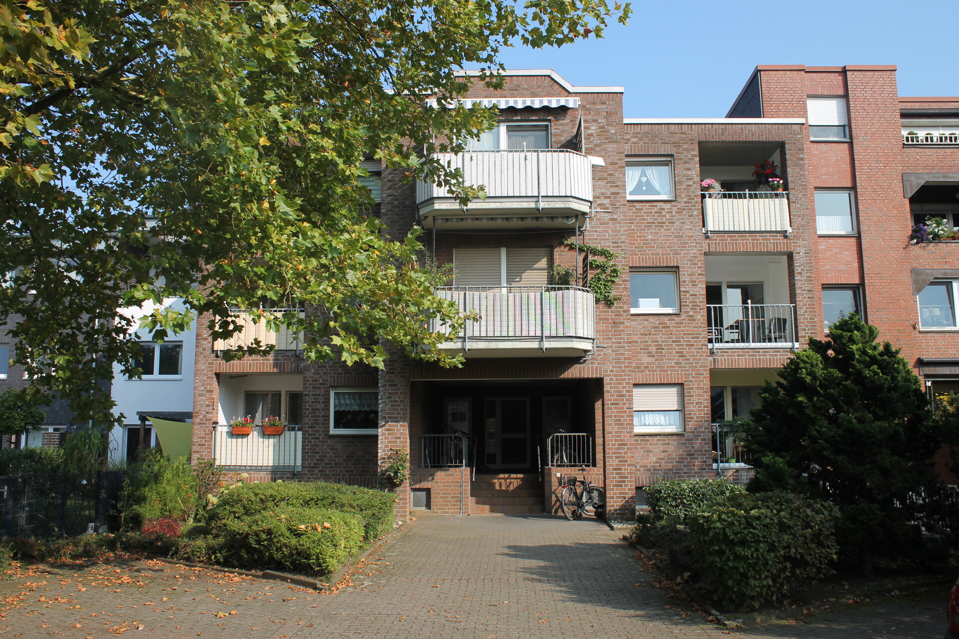 Kapitalanlage Dorsten: Vermietete 2,5-Zi.-ETW mit Stellplatz &amp; Loggia – ca. 5,7 % Rendite – nur 99.000 €