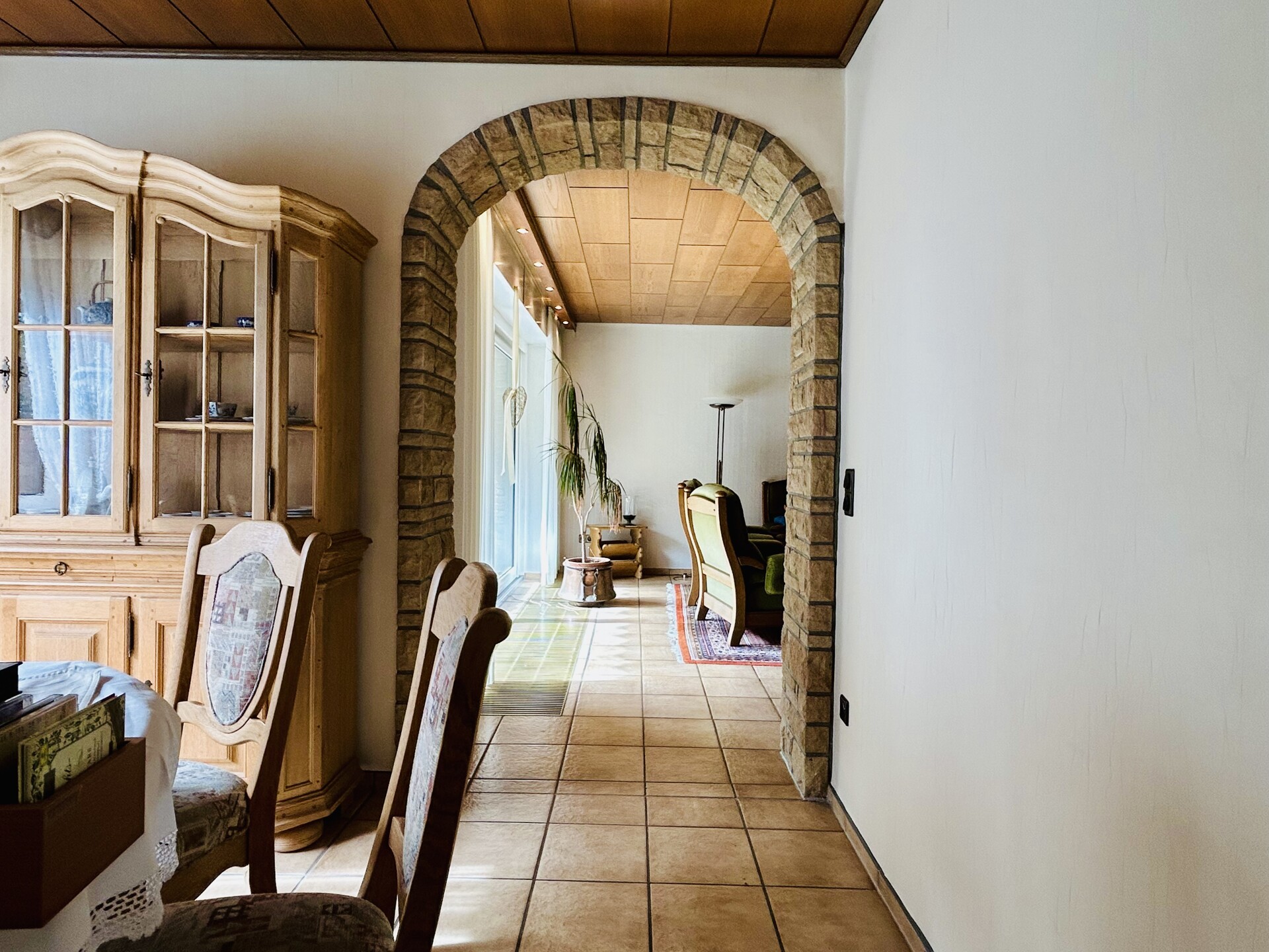 Krukenberg Immobilien Angebot Esszimmer mit Blick in Wohnbereich